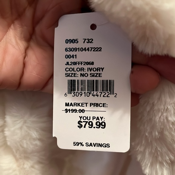 LA FIORENTINA FAUX FUR Cream PONCHO - Picture 3 of 4